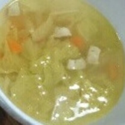 寒い季節に温かいスープはホッとします。
野菜と生姜がたっぷりで栄養価も高いですので、風邪予防にも良いですね♪